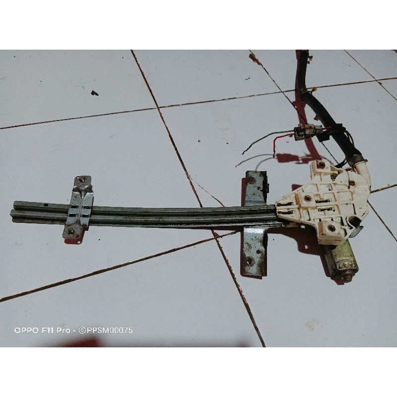 regulator + dinamo power window mazda 626 capella (depan kiri )