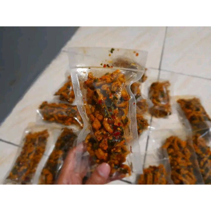 

usus crispy pedas daun jeruk