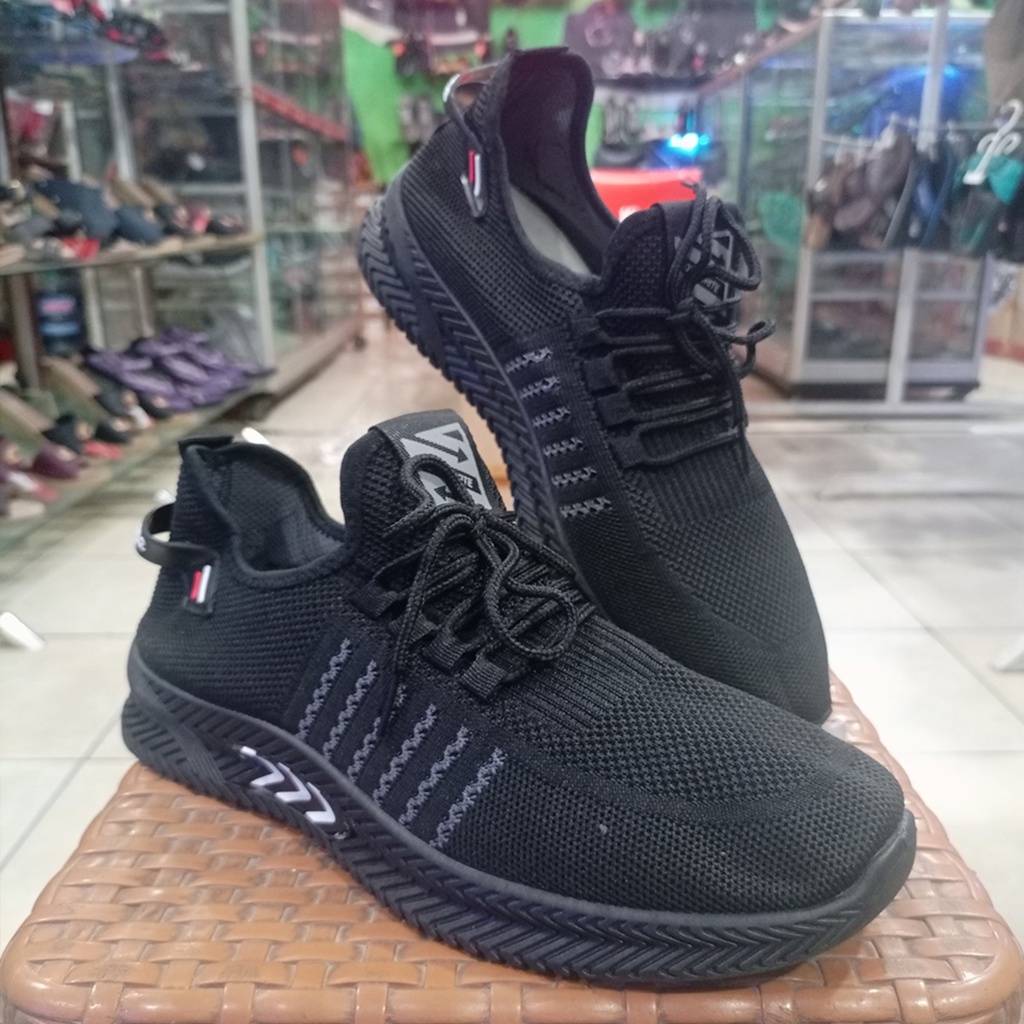 Sepatu olahraga/sepatu running slip on tali pria import warna hitam | sepatu sport, sepatu kets, sep