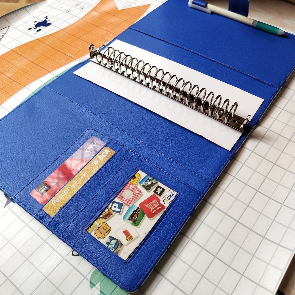 

Binder Motif Doraemon Ukuran A5 20ring Dan B5 26ring Bahan Kulit Sintetis Binder Aesthetic Glossy