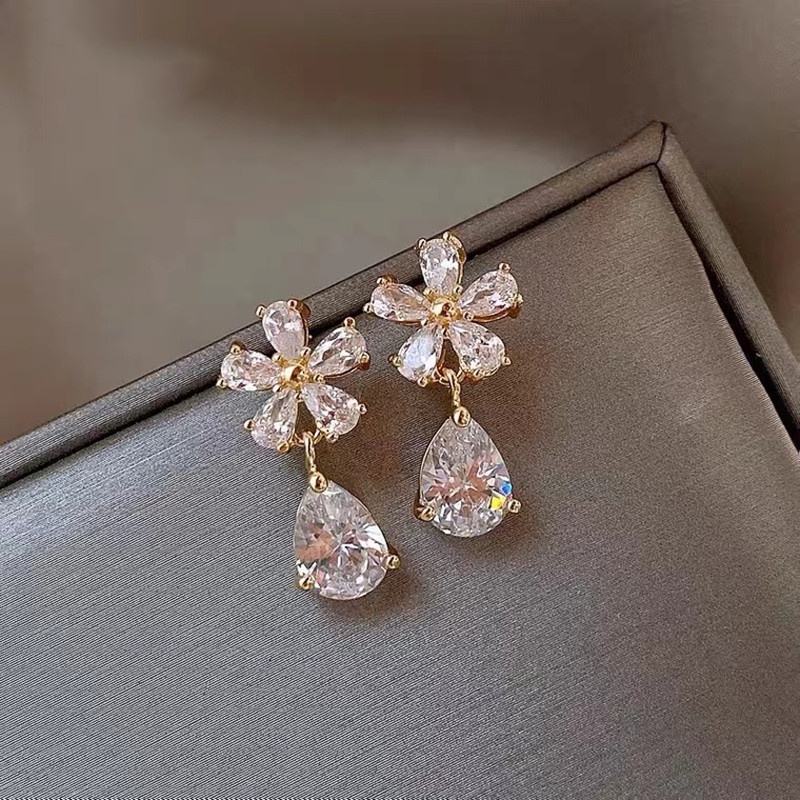 Water Drop Zircon Flower Earrings Niche Gaya Keren Temperamen Mewah Ringan High-End Earrings Anting