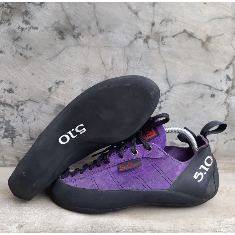 SEPATU PANJAT FIVETEN