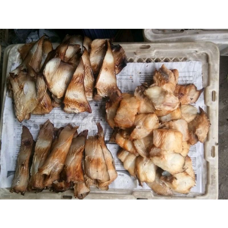 

ikan asap 3 potong besar jadi 1 tusuk