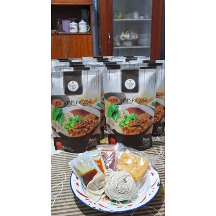 

Mie Ayam Pangsit TERAS UYUT Cisaga