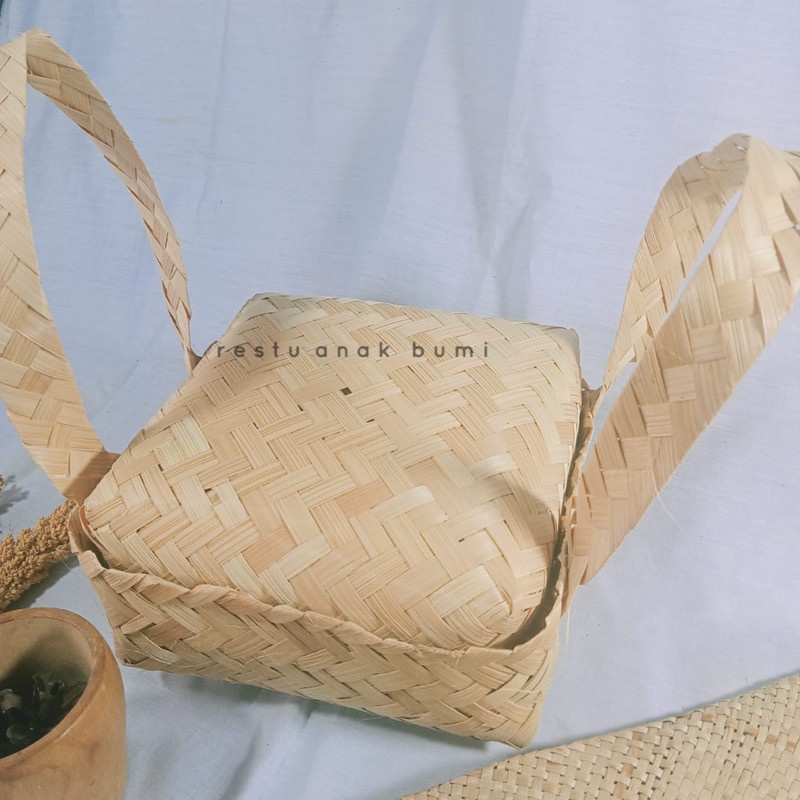 

(B305) Besek Bambu 20cm//Hadiah/Lamaran/Parcel Lebaran/Natal/Acara/Catering/Hampers/Hantaran/Makanan/Minuman/Keranjang Buah/Souvenir/Wadah Serbaguna/Basket/Craft/Fruit Box/Sembako/Teh/Gula/Beras/Telur/Seserahan/Kado/Gift