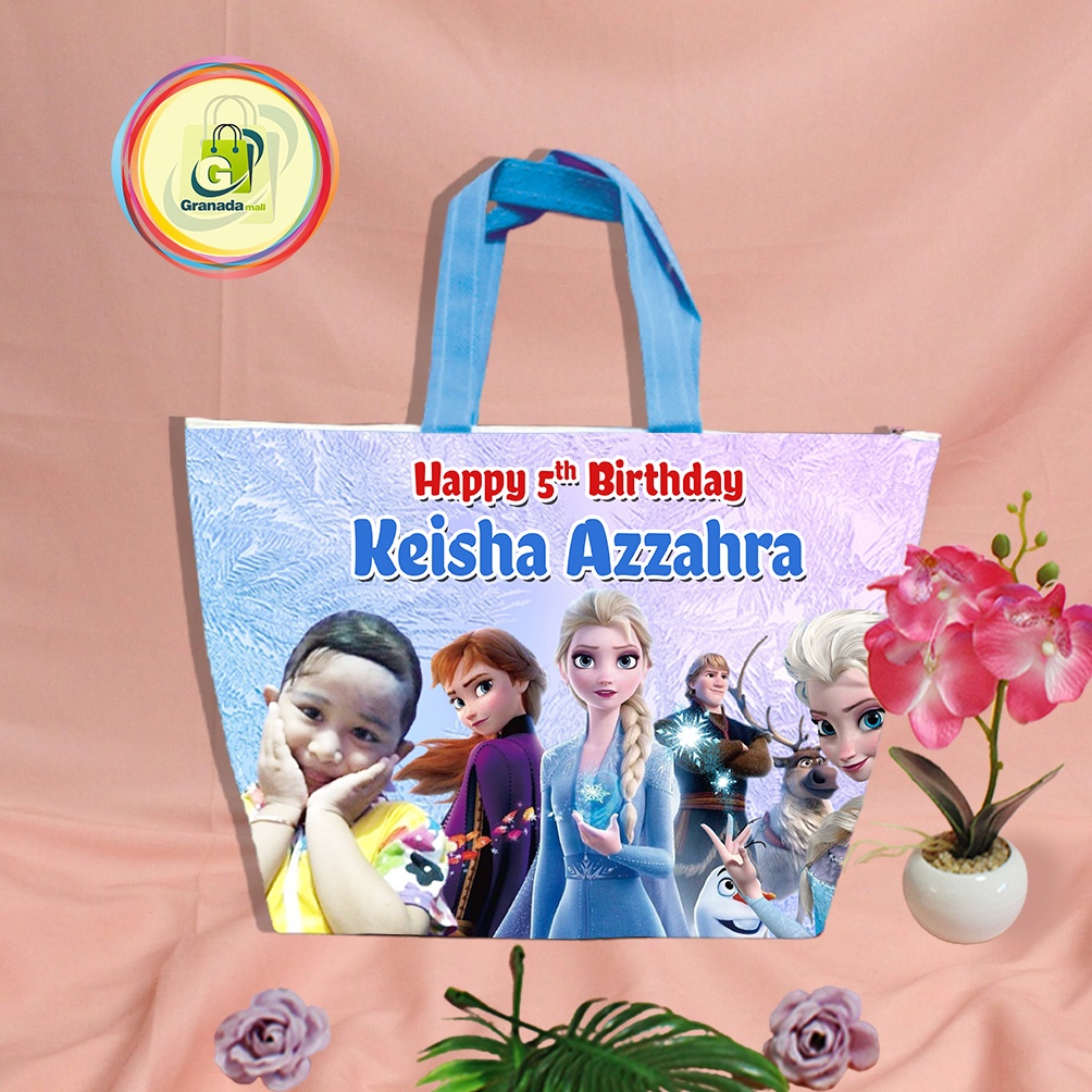 

GOODIE BAG CUSTOM TRAPESIUM RESLETING UK 25 X 20 (PxT) 2 SISI 75GSM-MURAH