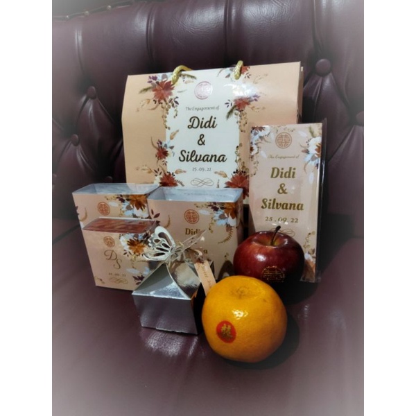 

Paket Hampers Makanan Lamaran Sangjit