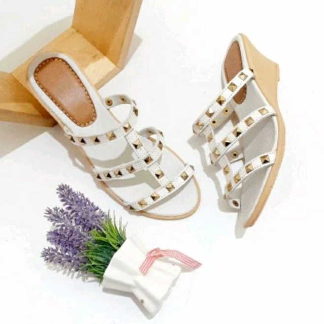 Wedges Kulit Wanita