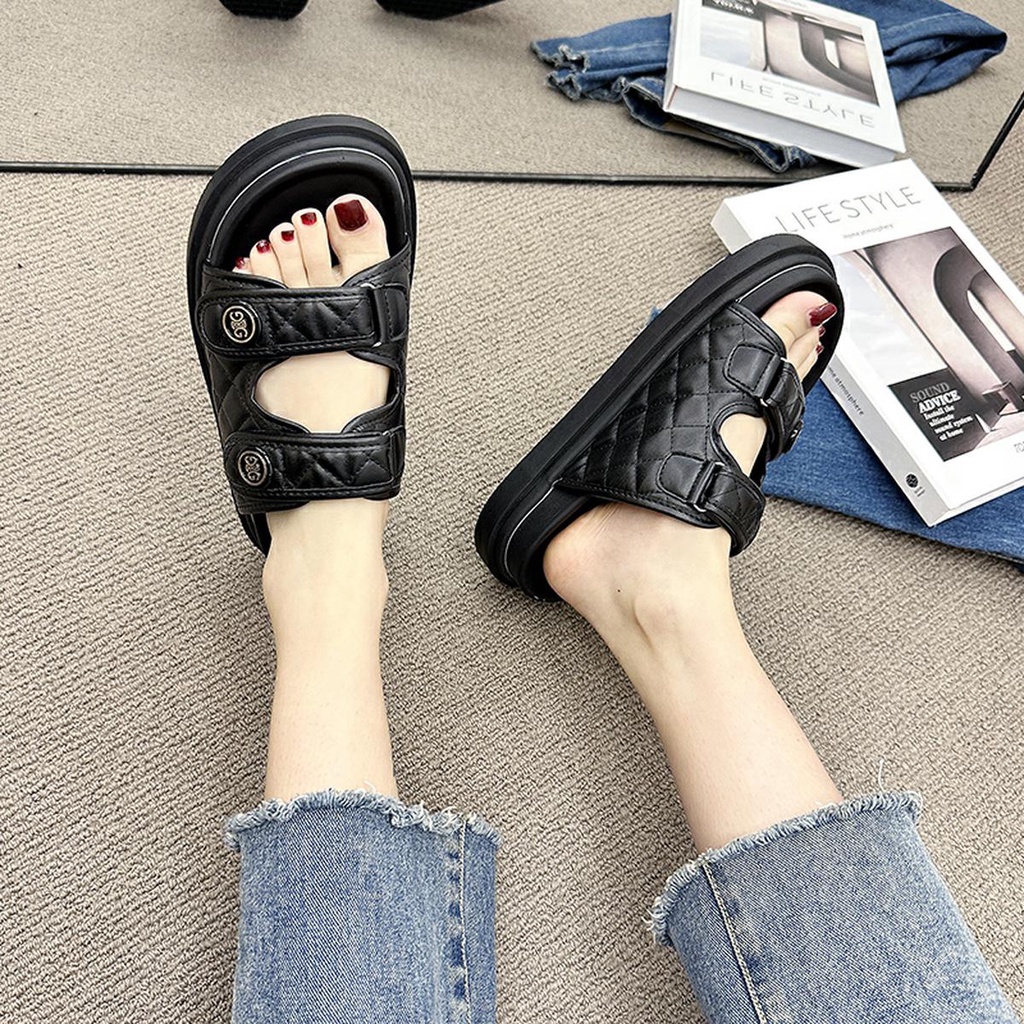 Sendal Slip On Cewek Kekinian Anti Slip Fashionable Elegant Sandal Slop Wanita Trendy Casual Premium Terbaru