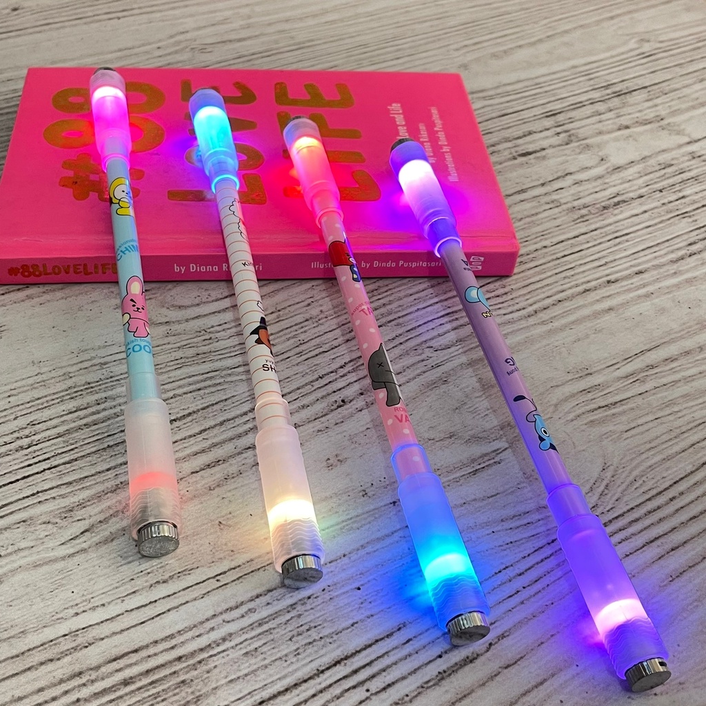 PULPEN PUTAR LED BTS21 CUTE LUCU PEN TONGKAT LAMPU MURAH EDISI SPESIAL ALAT TULIS SEKOLAH STATIONARY FANCY UNIK PREMIUM IMPORT QUALITY BISA GROSIR DAN COD