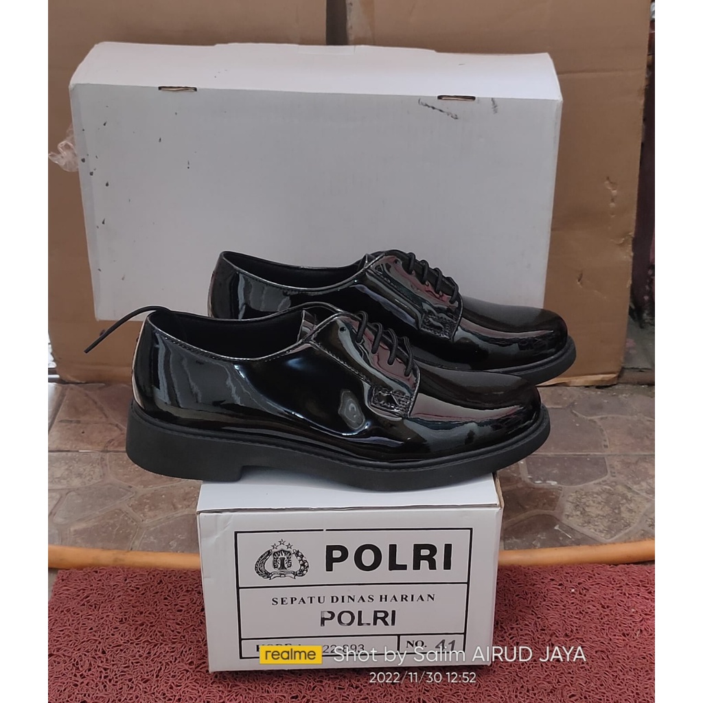 sepatu PDH kilap jatah pembagian polri