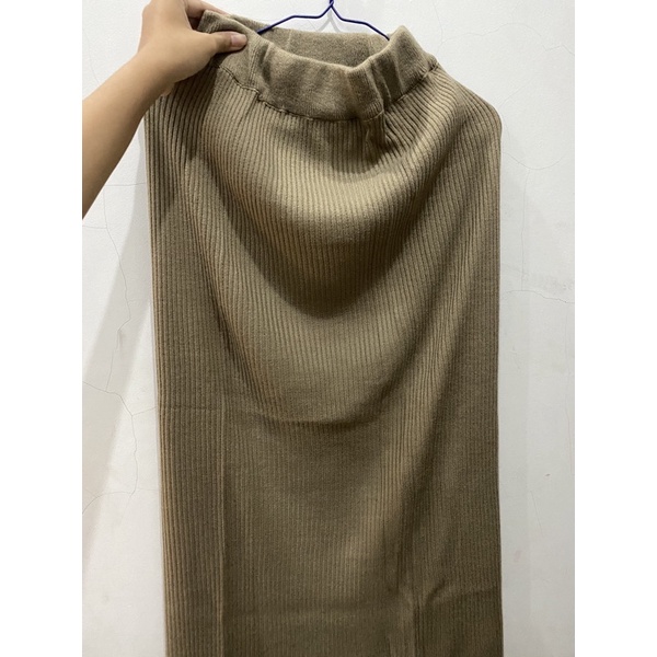 rok span rajut warna khaki