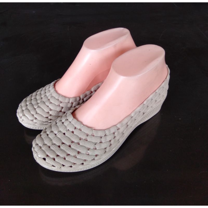 Sepatu Wanita Q-1241 Polos Sepatu Slip On Empuk Anti Slip