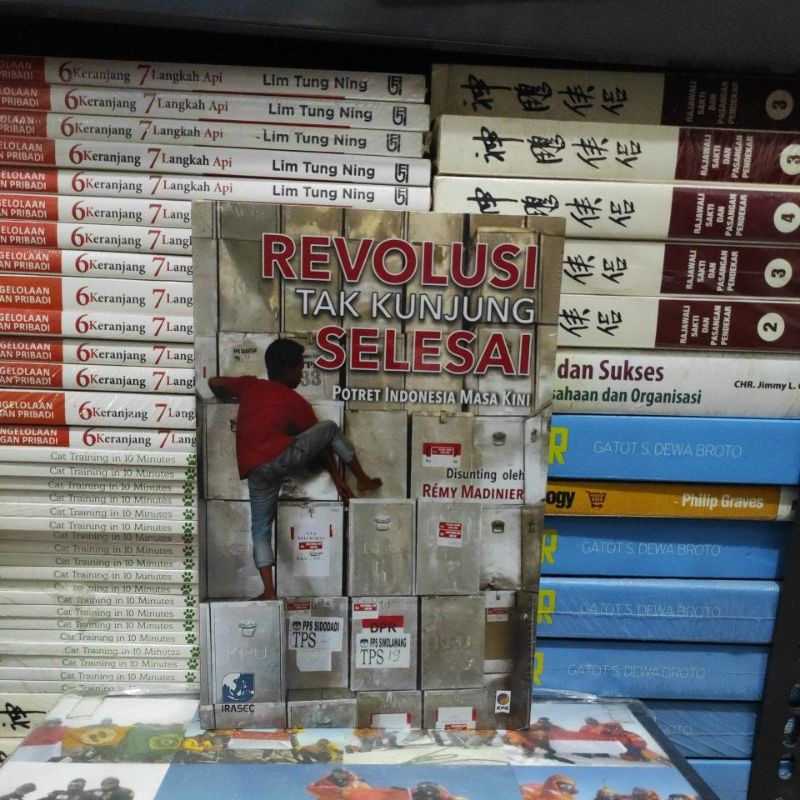 BUKU ORIGINAL REVOLUSI TAK KUNJUNG SELESAI REMY MADINIER
