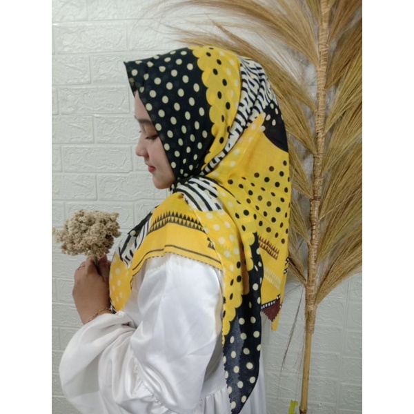 Obral terlaris Kerudung Segiempat motif Kuning//hijab Segi empat motif Lasercut