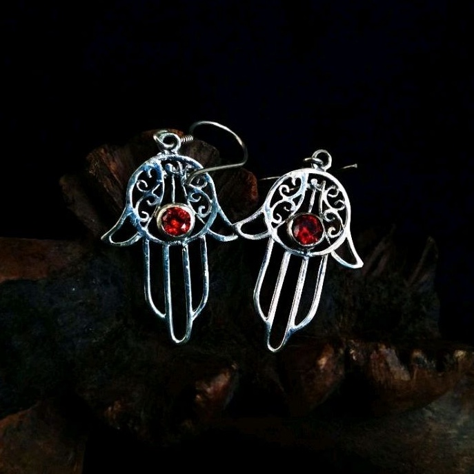 Anting hook hamsa hand