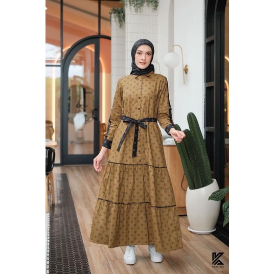 mono Sabrina dress by korina