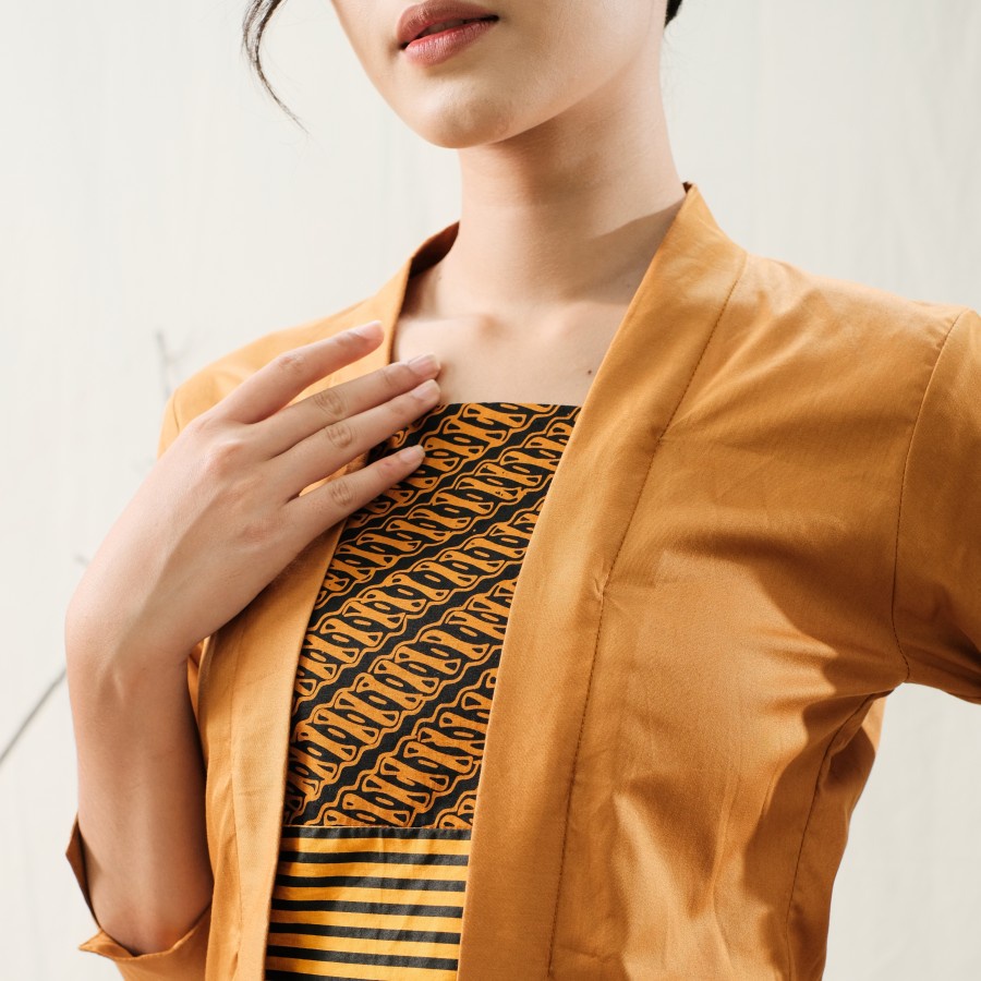 Kebaya Kutubaru 2 in 1 Lengan 7/8 Meradelima Katun Jepang Cokelat