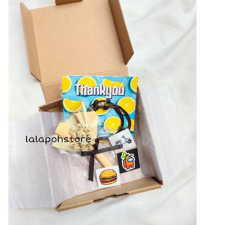 Depan box dan gelang couple magnet inisial murah dengan box ( sudah dapat 2 gelang / couple )