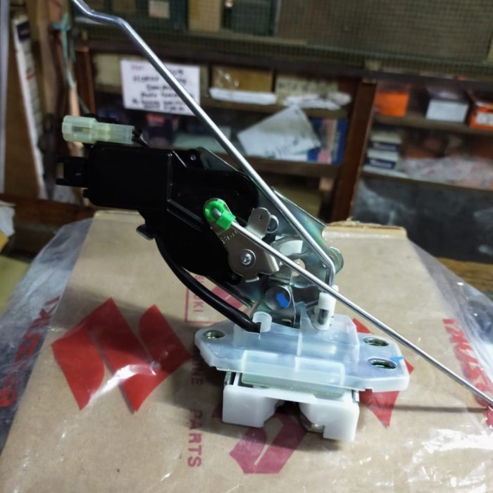 Doorlock bagasi APV ARENA original suzuki