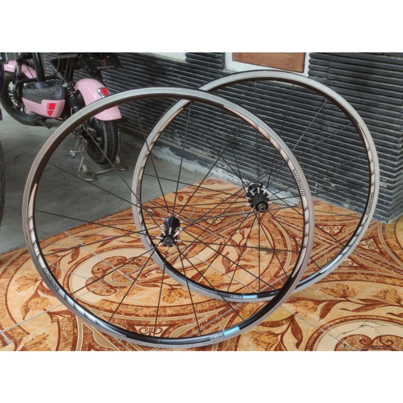 wheelset rb 700c shimano WH-R550 depan belakang second normal siap pakai ws balap loncer