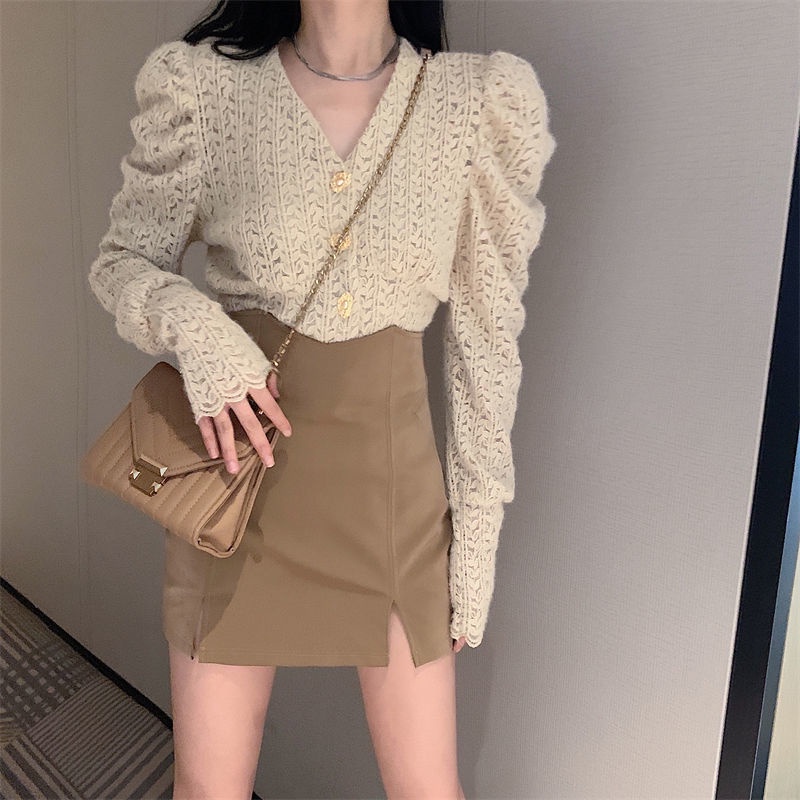 Red High-end wear fashion niche French v-neck light familiar gaya Hong Kong bottoming shirt female small fragrance suit skirt two-piece set