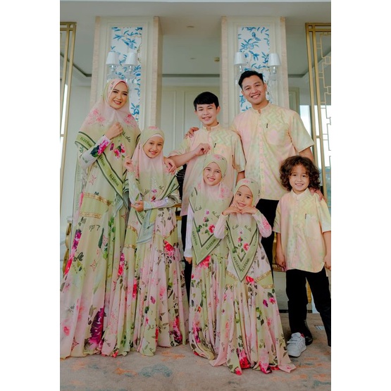 SARIMBIT RINDU SYARI & MAHKOTA ELDEENA KANAYA COUPLE LEBARAN