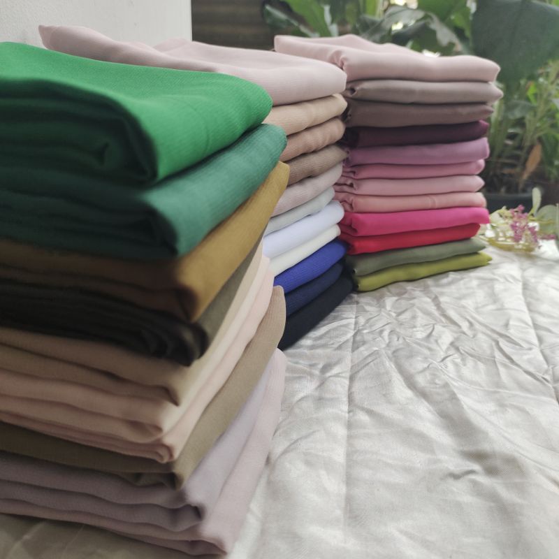 

Bella Square Jahit Tepi Rapi Jilbab Segi Empat Polycotton Jilbab Segi Hijab Bella Hijab Segi Paris Premium