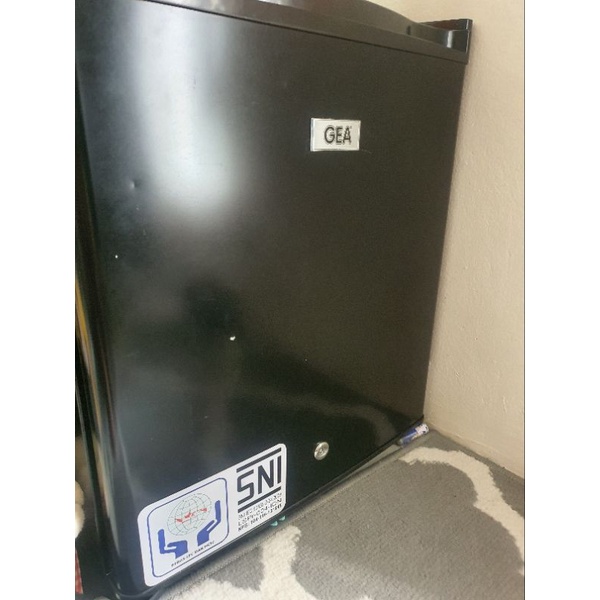 Kulkas Mini Bar / Softdrink Merk GEA Second