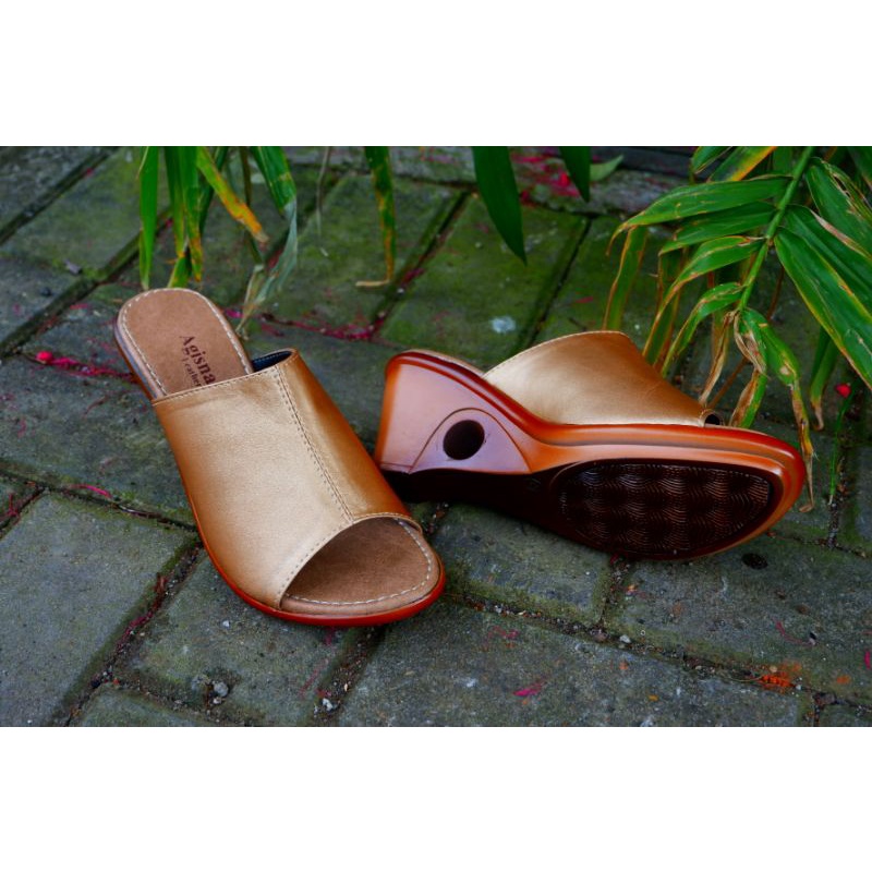 sandal kulit sapi asli warna gold warna emas asli sukaregang garut sandal sol 7cm motif kayu sandal warna emas cantik murah terbaru wedges sandal