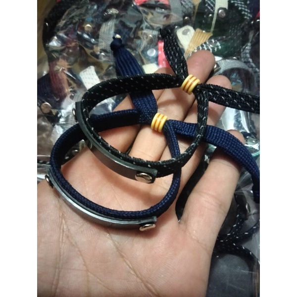 Gelang tali acrilik