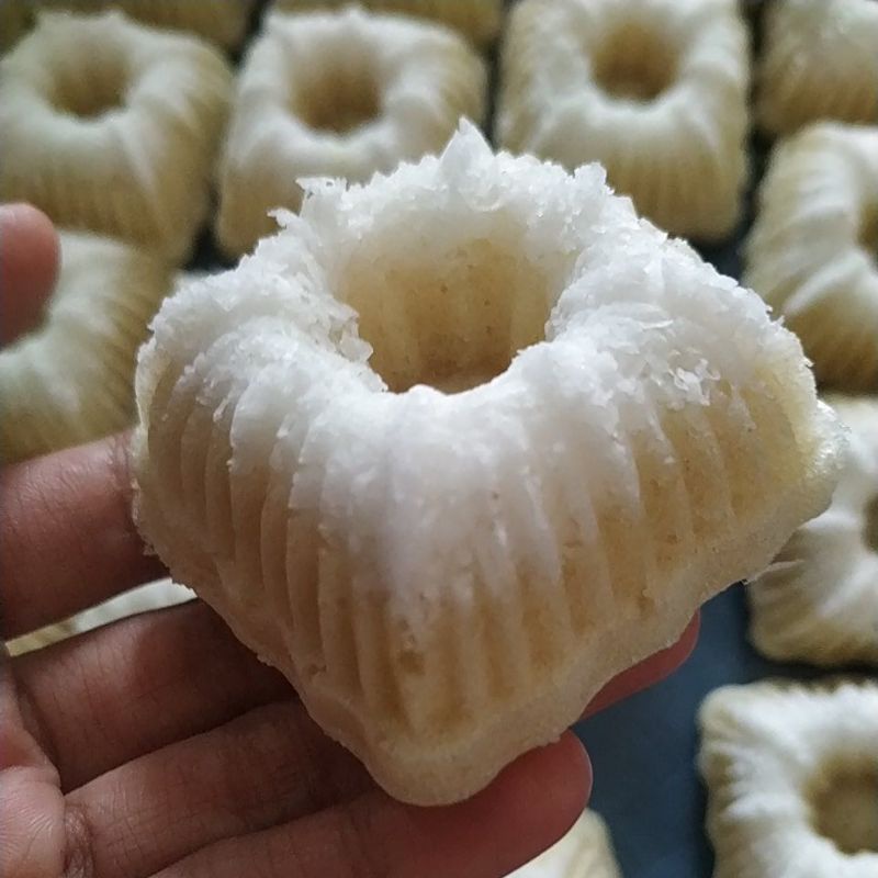 

Kue Putu Ayu / Putri ayu / Bolu kukus