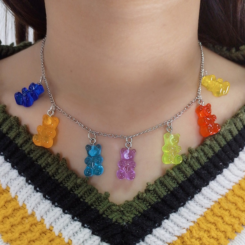 Hot Sale/Wanita Lucu Korea Fashion INS Coklat Berkelompok Beruang Liontin Kalung/Elegan Manis Klavikula Sweater Rantai/Kepribadian Perempuan Mini Colorful Resin Beruang Choker/Penjualan Panas