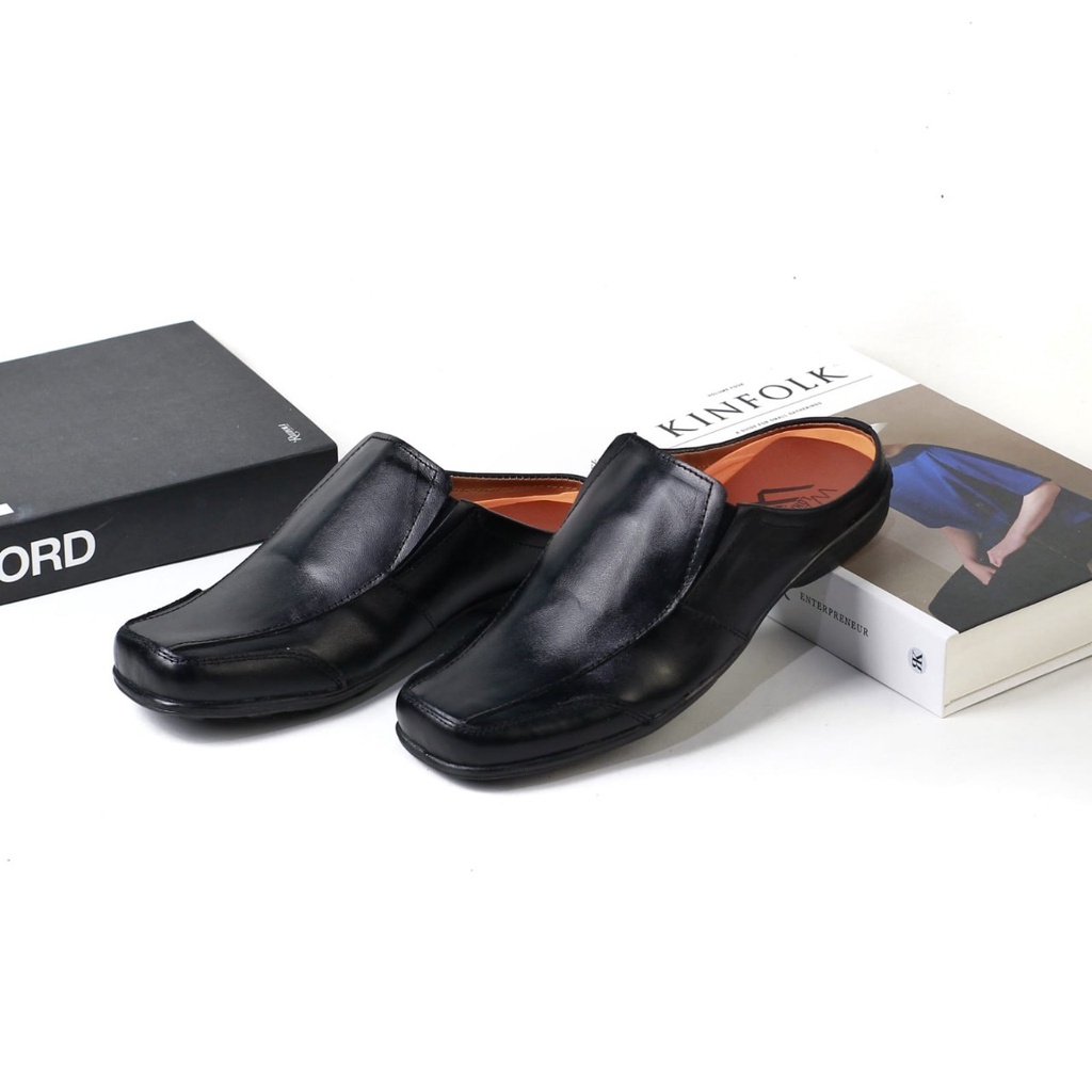 sepatu sandal kulit Sepatu Sendal tutup Bustong Pria Sandal Sendal Bustong Tutong Pria Sepatu Sandal pria Sepatu Slop bustong Pria Sandal slop bustong Kulit Asli original kekinian