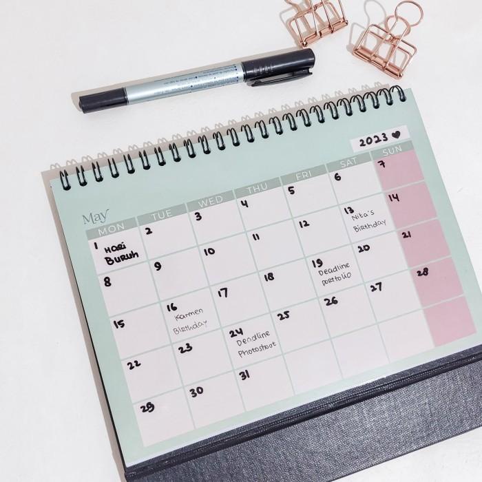 

Erasable Calendar Planner 2023 / Kalender Meja ukuran A5 hardcover