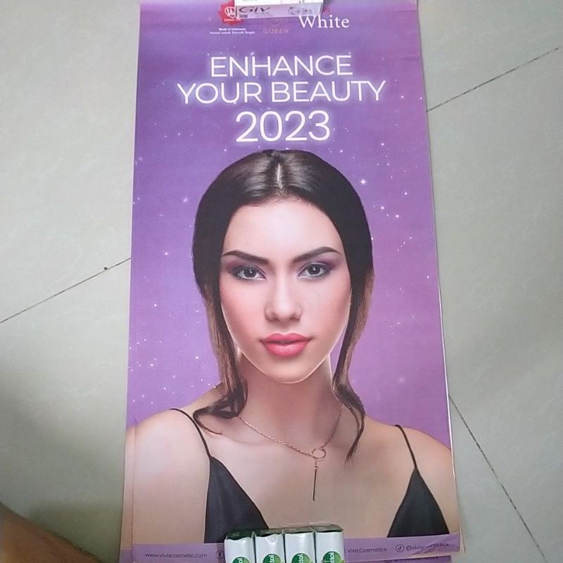 kalender 2023, gambar cewek (seperti di sampul)