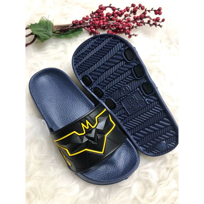 Sandal Slop Porto Anak Cowok Motif Batman Sandal Anak Cowok Lucu Sandal Slop Anak Cowok Santai Sandal Anak Cowok Nyaman Dipakai Sehari Hari Sandal Anak Cowok Batman Sandal Anak Cowok Nggak Licin Sendal Slop Anak Cowok Motif Batman