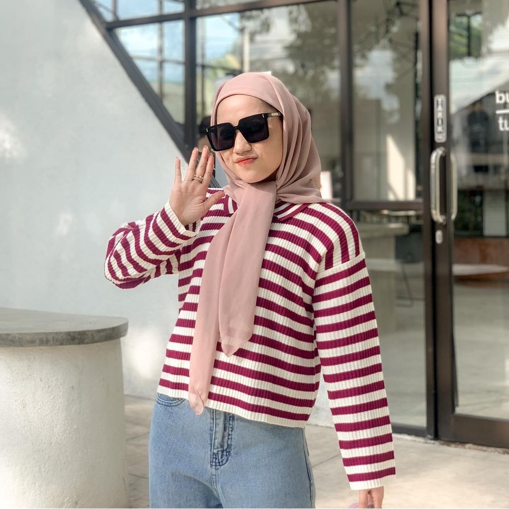 Atasan Rajut Polo Crop Blaster Kancing Hidup Berkerah