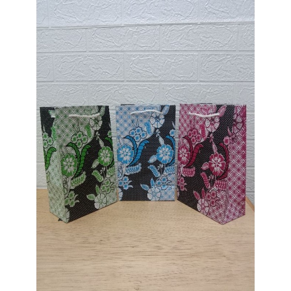 

PAPERBAG WAFER BATIK PREMIUM 15X8X25