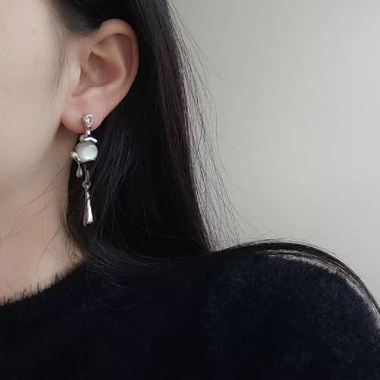 [Seri Tetesan Air Lava] Logam Lava Drop Earrings Aksesoris Temperamen Kepribadian Mewah Ringan Sederhana
