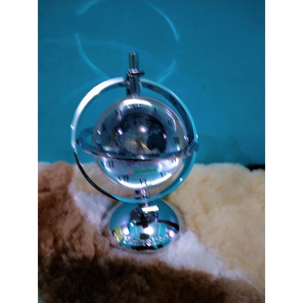 pajangan jam  globe  heineken