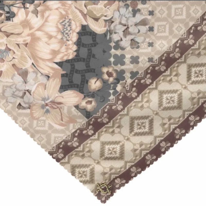 Preloved maharani scarf wearing klamby