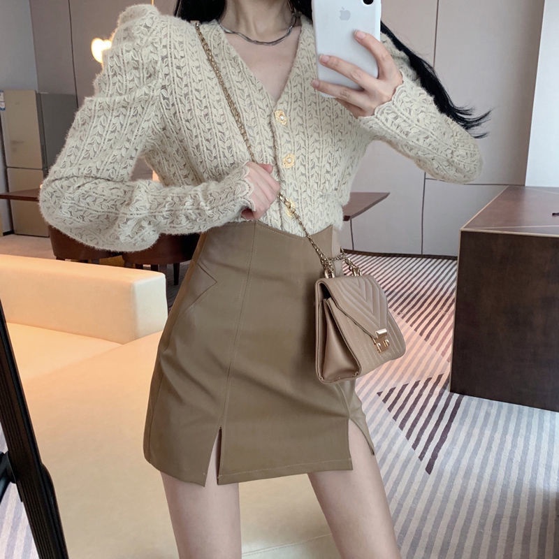 Red High-end wear fashion niche French v-neck light familiar gaya Hong Kong bottoming shirt female small fragrance suit skirt two-piece set