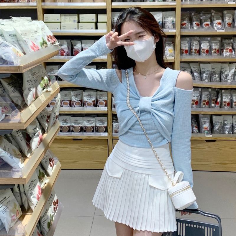 Red Off-the-shoulder lengan panjang T-shirt wanita musim gugur versi Korea 2022 baru murni keinginan hot girl rasa desain pelangsing tipis bottoming top