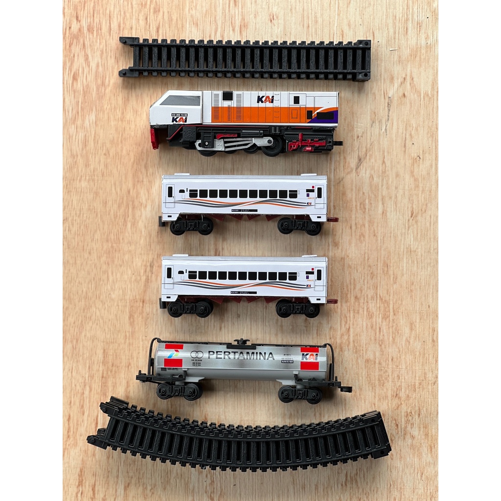 Paket Miniatur Lokomotif CC 203 Kereta Api Eksekutif | Mainan Kereta Api Indonesia - Hunting Mainan