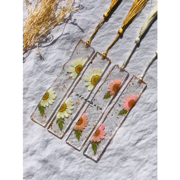 

RESIN BOOKMARK PRESSED FLOWER CUSTOM | Resin Pembatas Buku Custom | pembatas buku aesthetic