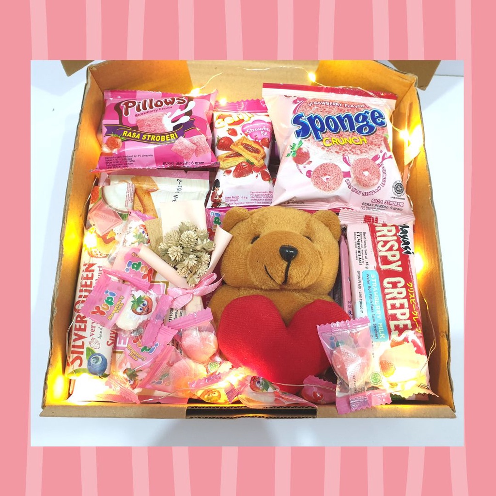 Snack Box / Gift Box / Kado Ulang Tahun / Graduation Gift / Kado Anniversary / Valentine Gift / Hadiah Wisuda / Hampers Snack / Hadiah Idul Fitri / Hampers Snack Lebaran / Hampers Idul Fitri / Snack Gift Box Valentine + Boneka Bear Lucu