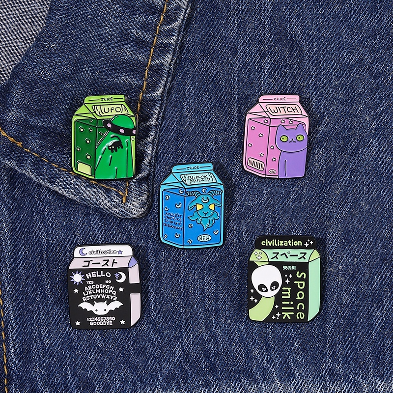 Lucu Colorful Space Milk Enamel Pin Alien Penyihir Kucing Setan Bros Lencana Kerah Pin Kartun Semesta Perhiasan Hadiah Untuk Anak-Anak Teman