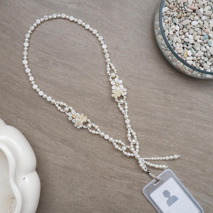 

Yar Pearly Jardin Lanyard