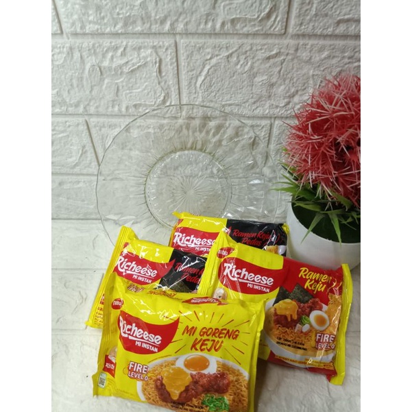 

paket MIE RICHESSE Dapat 4 + piring